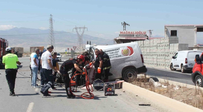 Kamyon ile hafif ticari araç çarpıştı: 1 ölü