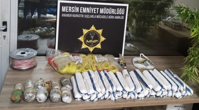 Mersin'de 19 kilo dinamit ve uyuşturucu ele geçirildi