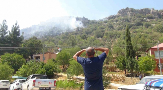 Mersin'de orman yangını, alevler evleri teğet geçti