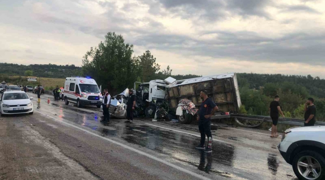 Osmaniye'de kamyonet ile otomobil çarpıştı: 2 ölü, 3 yaralı