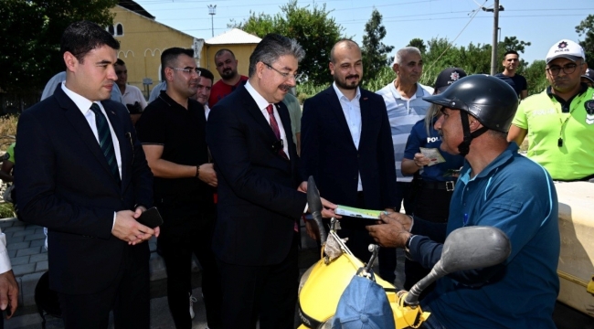 Osmaniye'de "Ceza Yok, Kask Var" mottosuyla motor sürücülerine kask dağıtıldı