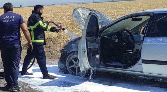 Otomobilin motoru seyir halindeyken alev aldı