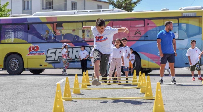 Sporbüs, çocukları sporla buluşturuyor