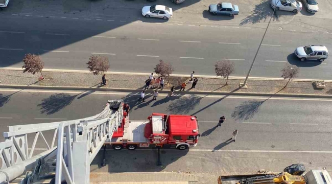 Yük asansörü rüzgara dayanamadı