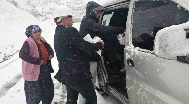 Feke Belediyesi karda mahsur kalan aileleri kurtarma çalışması başlattı