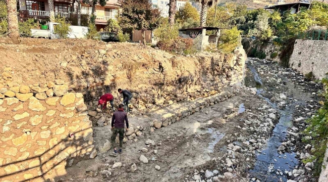 Hatay'da dere ıslah çalışmaları sürüyor