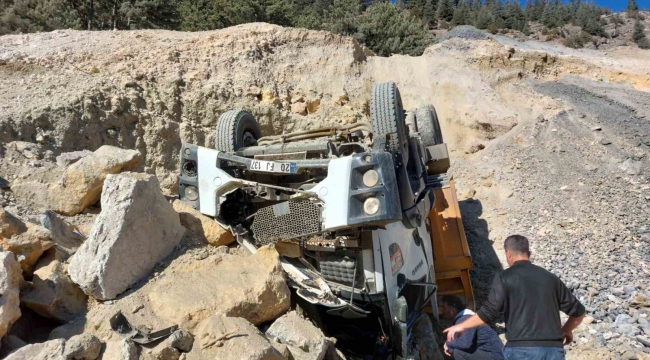 Kahramanmaraş'ta hafriyat kamyonu devrildi: 1 yaralı