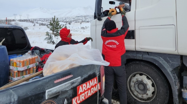 Kahramanmaraş'ta itfaiyesinden yolda kalan araçlara yakıt desteği