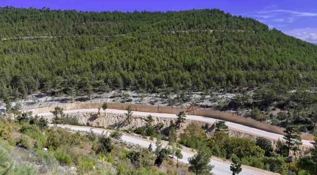 Kırsal mahallelerde yol genişletme çalışmaları sürüyor