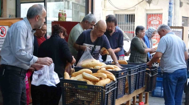 Mersin'de 4 liralık ekmek 'kapış kapış' gidiyor