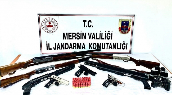 Mersin'de silah kaçakçıları jandarma engeline takıldı