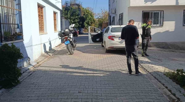 Polis memuru boşanmak isteyen eşinin sokağında tabanca ile etrafa ateş açtı