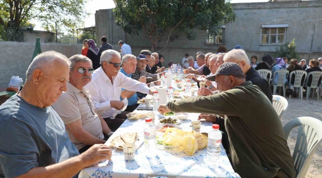 Polis okulundan mezun olan emekli polisler 40 yıl sonra Adana'da buluştu