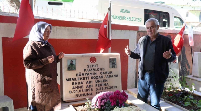 Şehit babası oğlunun kabrinin başından bir gün olsun ayrılmıyor