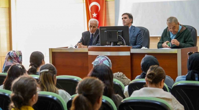 Tarsus'ta 'İpek Böcekçiliği Yetiştiriciliği' semineri' düzenlendi