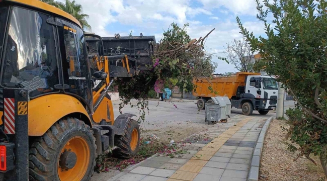 Yenişehir Belediyesi budama ve moloz atıklarını periyodik olarak topluyor