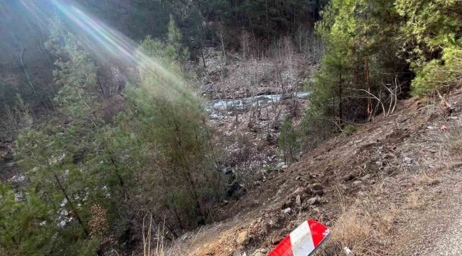 Adana'da kamyonet uçuruma düştü: 1 ölü, 1 yaralı