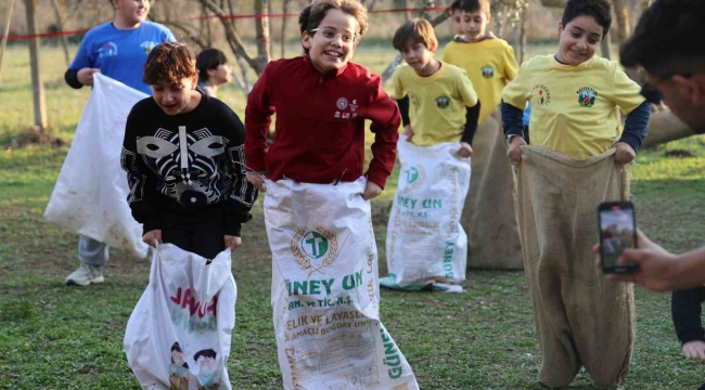 Bu kampta çocuklar hem eğlendi hem de ormanda hayatta kalmayı öğrendi