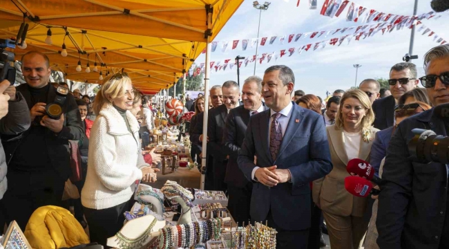 CHP Genel Başkanı Özel, Mersin'de üretici kadınlarla buluştu