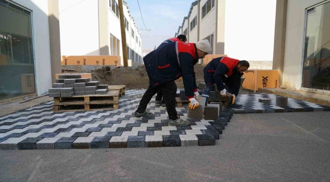 Depremzede esnaf için yeni çarşıda son dokunuşlar