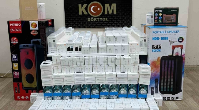 Dörtyol'da 494 adet kaçak telefon aksesuarı ele geçirildi