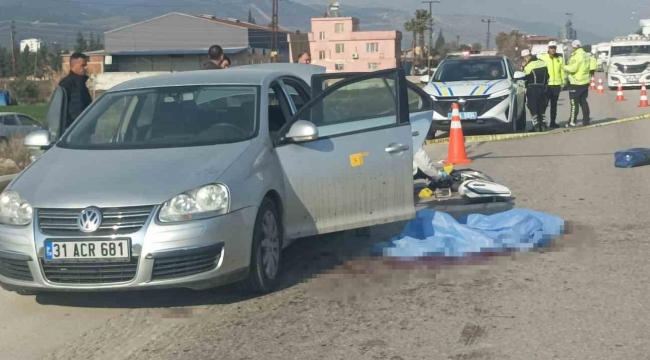 Hatay'da otomobilin yola savurduğu motosikletli kamyonetin çarpması sonucu hayatını kaybetti