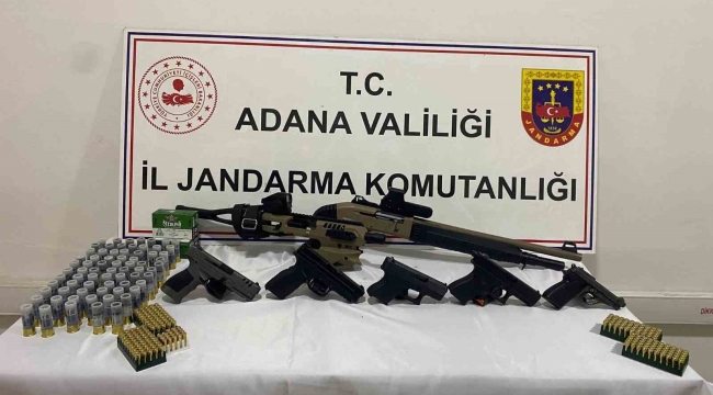 Jandarma bir araçta 6 silah ele geçirdi