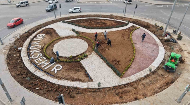 Kahramanmaraş Büyükşehir Belediyesi kavşakları güzelleştiriyor