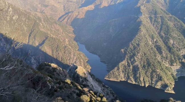 Kahramanmaraş'ta 400 metrelik uçurumdan yuvarlanan şahıs için arama çalışması başlatıldı