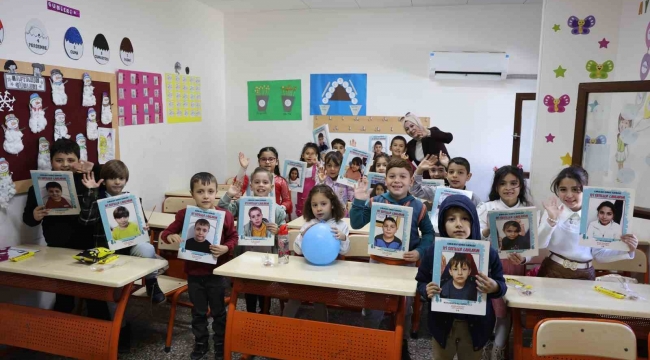 Kahramanmaraş'taki konteyner kentte karne heyecanı