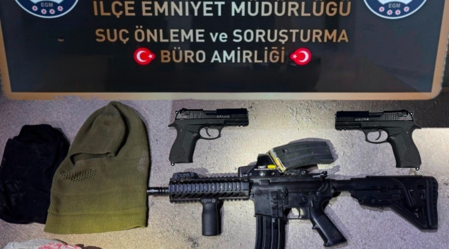 M4 tüfek ve el bombası yakalattı, suçu ölmüş amcasına attı