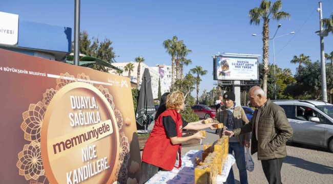 Mersin Büyükşehir Belediyesi 15 bin kandil simidi dağıttı