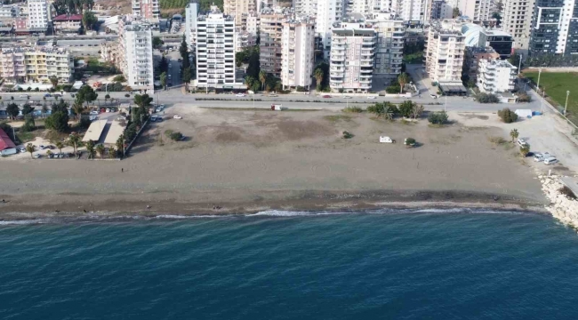 Mersin'de deniz ve kumsal satışa çıkarıldı