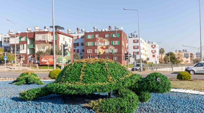 Mersin'de kavşaklar 'estetik dokunuşlarla' güzelleşiyor