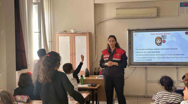 Mersin'de öğrencilere siber farkındalık eğitimi verildi