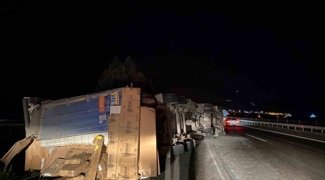 Osmaniye'de devrilen tırda yangın: 1 yaralı