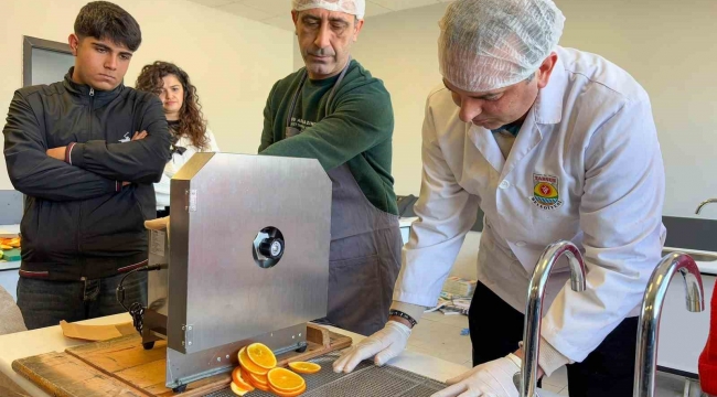 Tarsus'ta öğrencilere meyve, sebze ve kurutma teknikleri eğitimi verildi