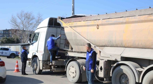 Zabıta ekipleri iş makinelerine ve ulaşım araçlarına yönelik denetimlerini sürdürüyor