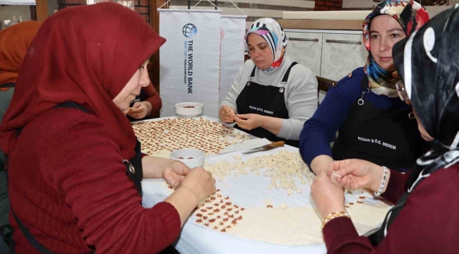 Adana'da kadınlara yöresel yemek kursu