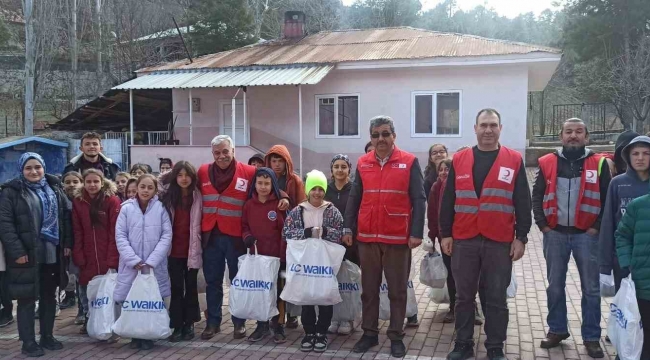 Depremzede öğrencilere kış desteği