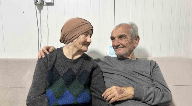 Enkazdan çıkarak birlikte yaşama tutunan 71 yıllık evli çift mutluluğun sırrını anlattı