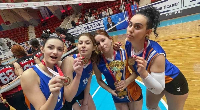 Genç Kadınlar Voleybol Takımı Adana şampiyonu oldu