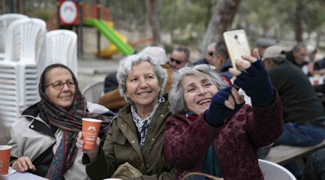 Mersin'de emekliler tabiat parkında eğlendi