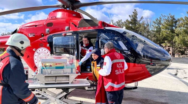 Mersin'de erken dünyaya gelen 'ikiz bebekler' helikopter ambulansla nakledildi