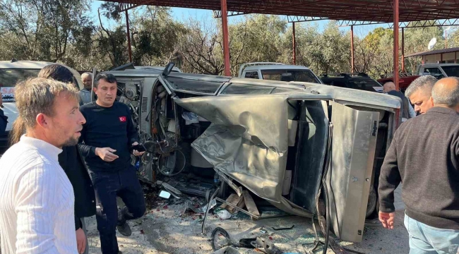 Mersin'de takla atan otomobil yol kenarındaki araçlara çarptı: 2 yaralı