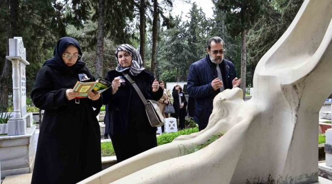 Özgecan Aslan, ölümünün 10'uncu yılında mezarı başında anıldı