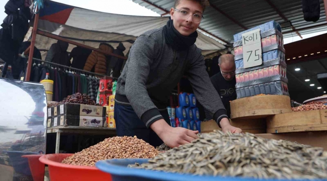 Suriyeli esnaf bayramda ülkelerine dönmek için gün sayıyor