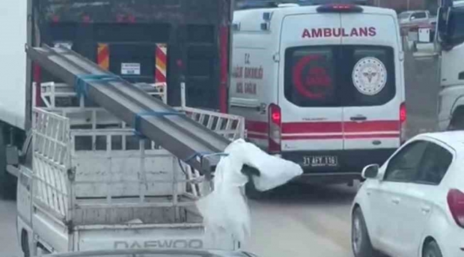 Trafikte ilerlemekte güçlük çeken ambulansın zor anları