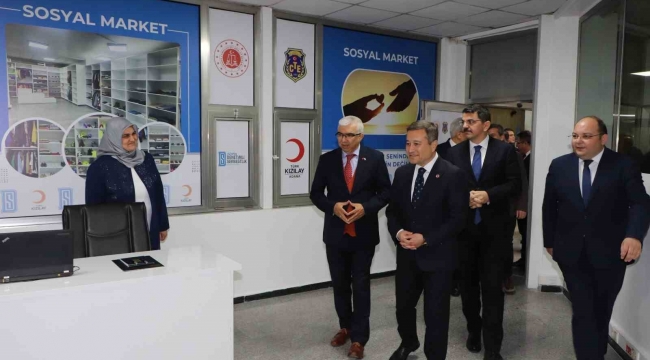 Adana'da Kızılay destekli Sosyal Market hizmete girdi