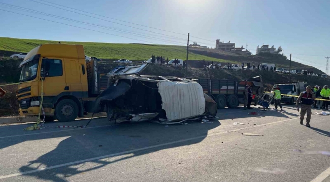 Hatay'da 2 araç çarpıştı: Ölü ve yaralılar var